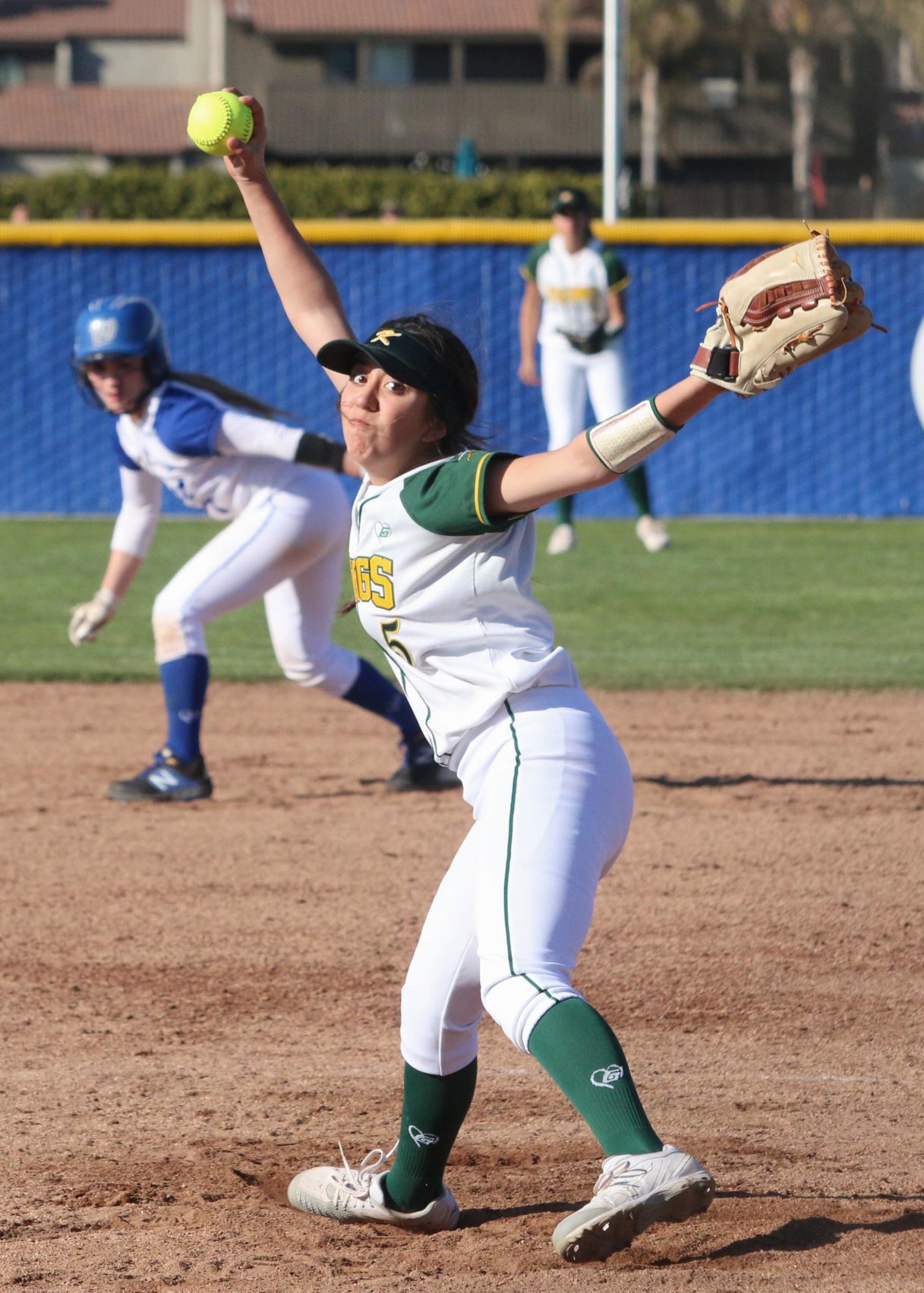 Vikings hold down Huskies